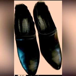 Black Leather Pump size 8.5